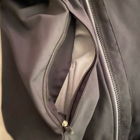 Black men’s Nike medium full zip golf rain jacket. - Picture 2 of 5